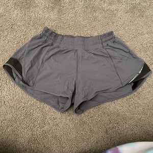 size 6 lulu lemon hotty hot shorts in the grey color! 2.5!!